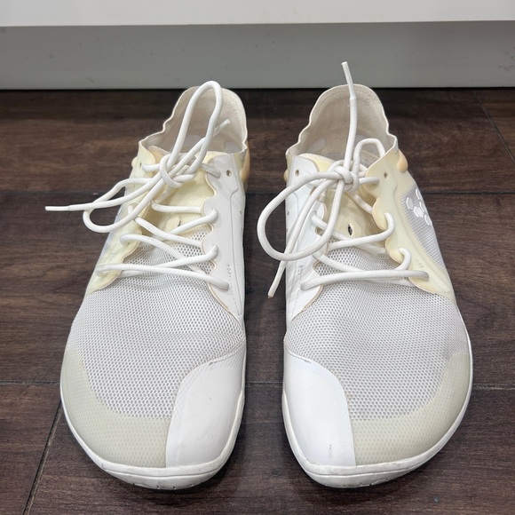 Vivo Barefoot Men's White and Cream Athletic Trainers - Picture 4 of 7